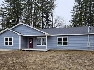 121 Lake Ave, Farmington, ME 04938