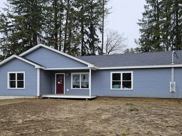 121 Lake Avenue, Farmington, ME 04938