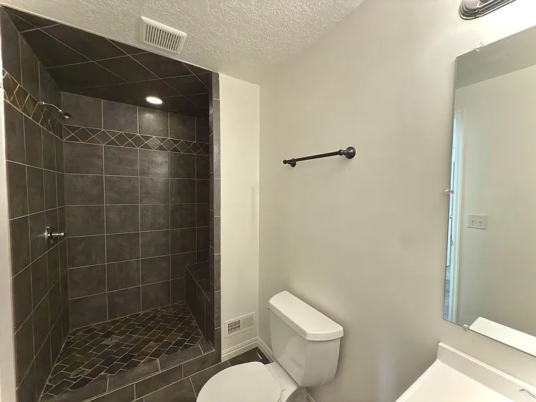 533 S 450 E — Photo 20