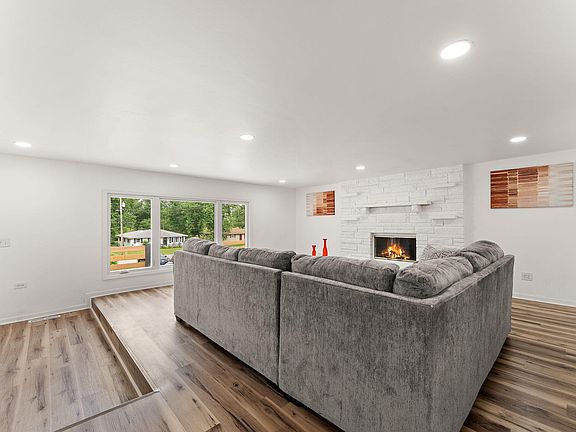 5th image of 10623 Porter St