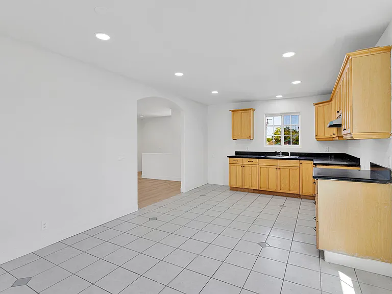 348 W 83rd St #2 — Photo 6