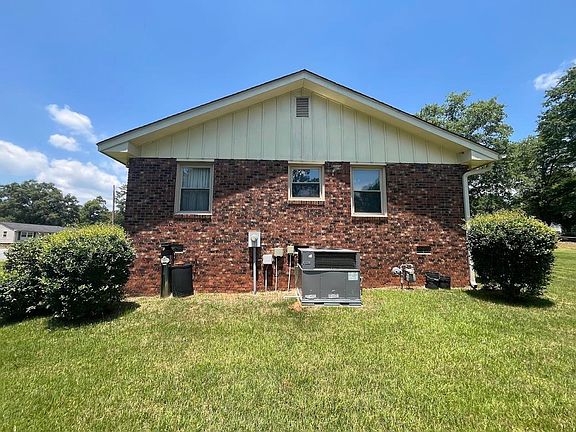 5th image of 301 Camellia Cir