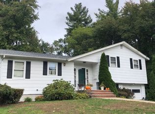 136 Captain Standish Dr, Abington, MA 02351