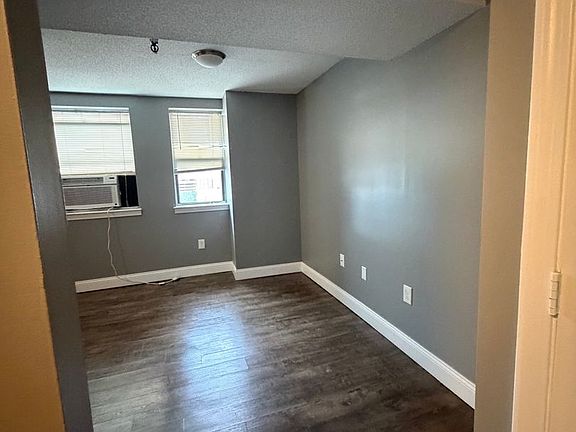 4th image of 122 Chestnut St #505