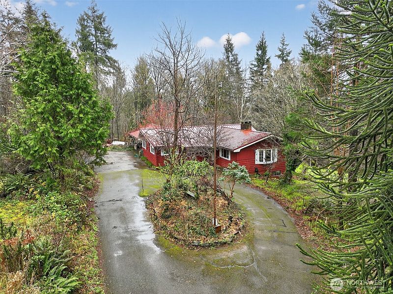 2nd image of 716 Garden Hill Rd