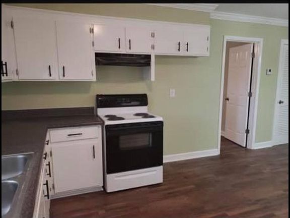 3rd image of 228 Union St