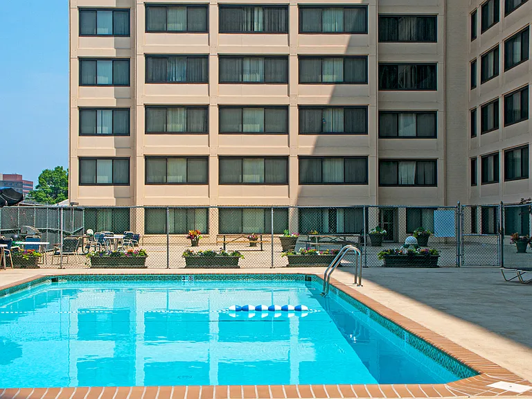 Silver Spring Towers — Photo 11