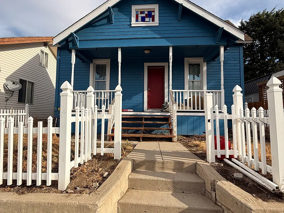 105 W Ash St