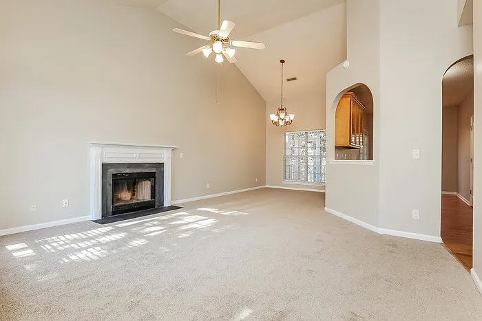 119 Round Table Ln — Photo 3