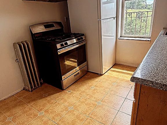 3rd image of 4023 5th Ave #3R