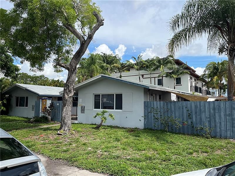 1st image of 1021 NE 2nd St #2