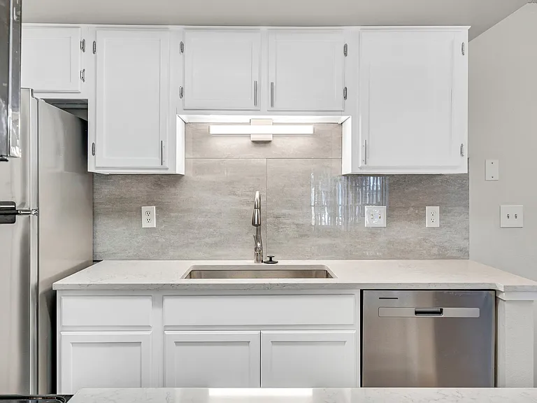 902 S Walden St #106 — Photo 11