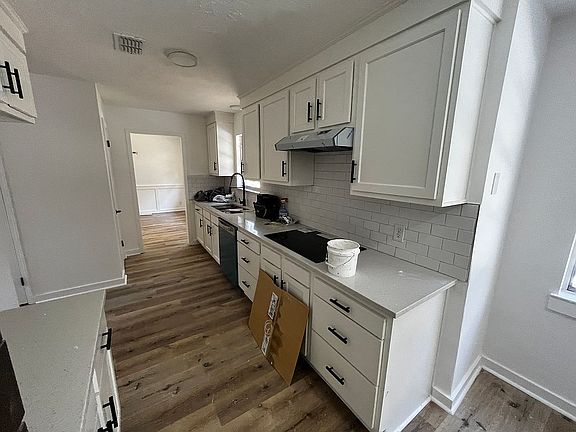3rd image of 4039 Harbour Cove Dr