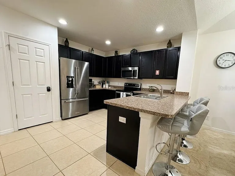 643 Samuel Pl — Photo 10