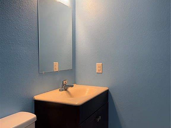 4th image of 307 S Hawaii St