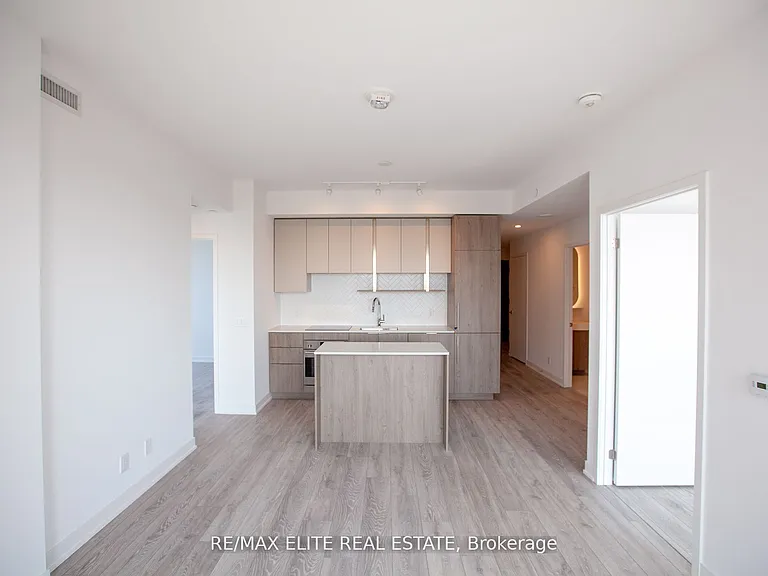 15 Holmes Ave #1704 — Photo 2