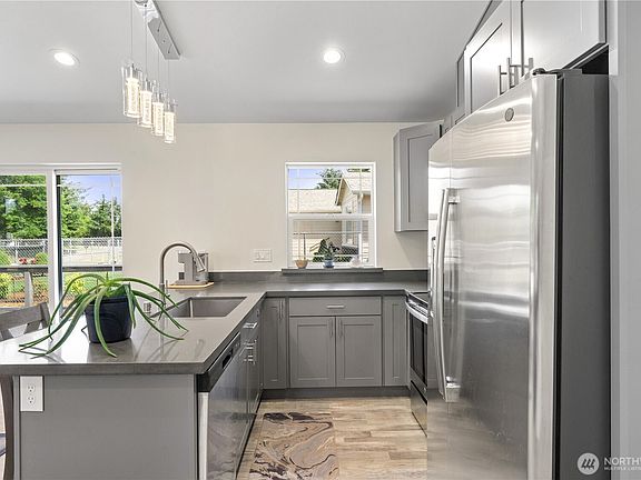5th image of 882 Vagabond Avenue SW