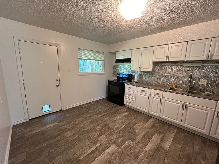 402 Randy Blvd #B — Photo 6