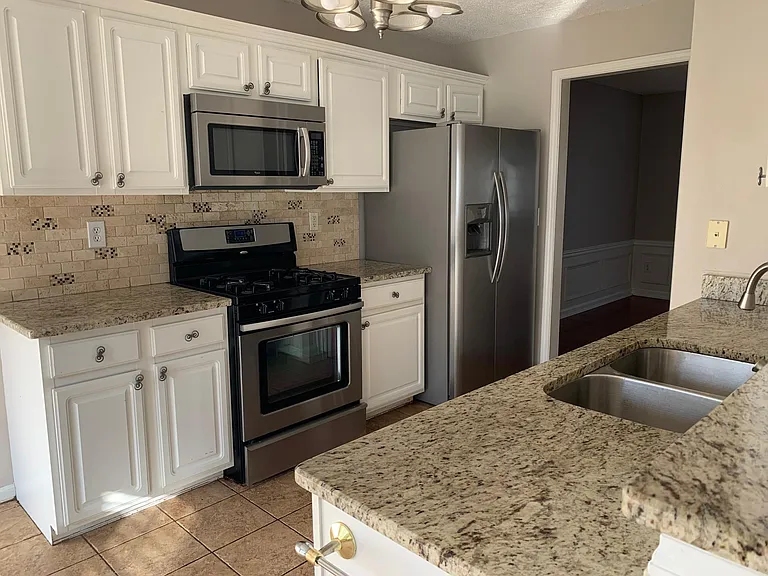 13610 Weycroft Cir — Photo 3