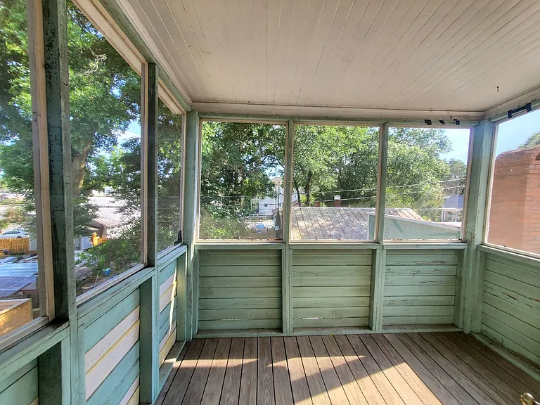 2402 Lincoln St — Photo 14