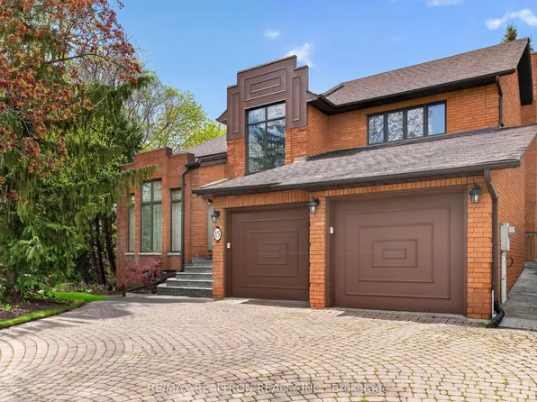 15 Sunforest Ct, Toronto, ON M2R 3W3