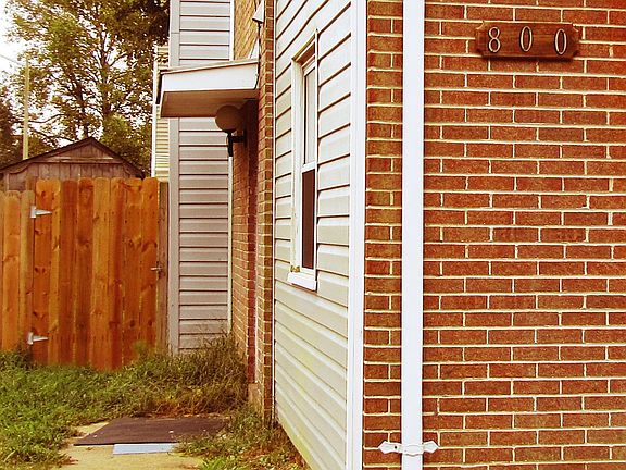 2nd image of 800 Stoney Brook Pl
