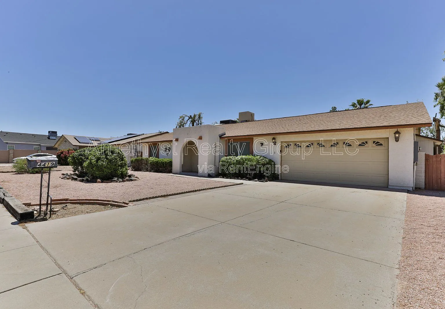 3 bed, 2.0 bath, 1937 sqft, $1,995 — Photo 3