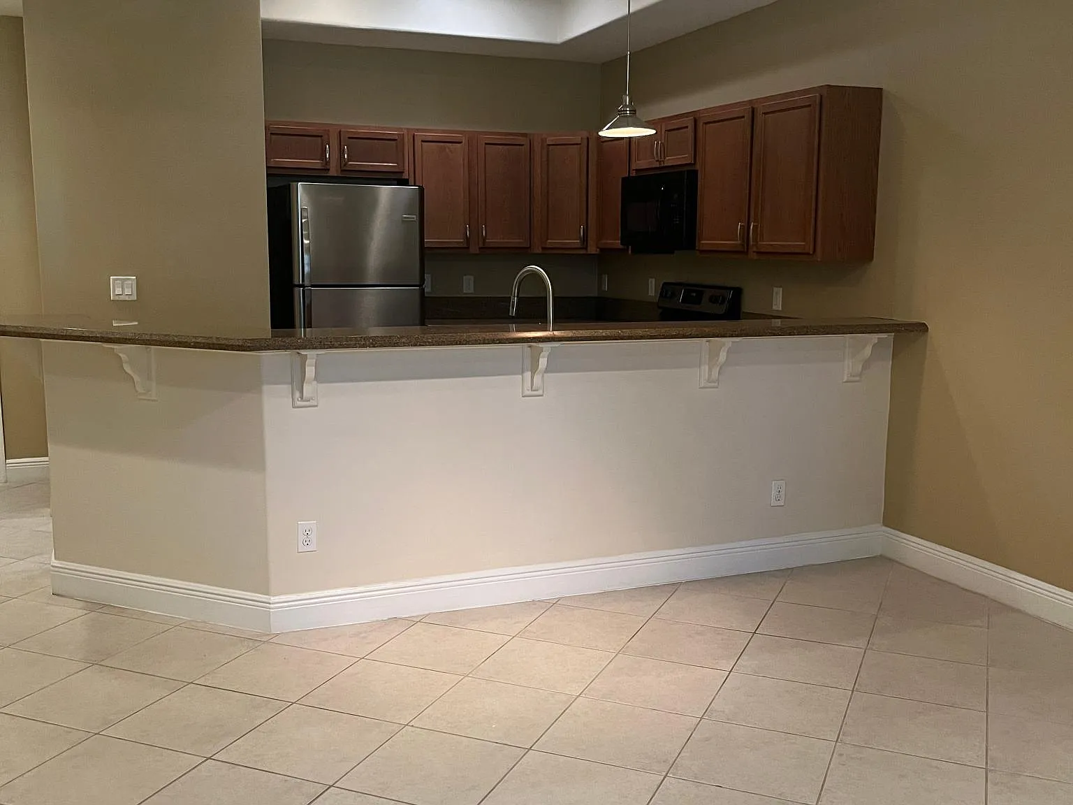2 bed, 1231 sqft, $2,200 — Photo 3