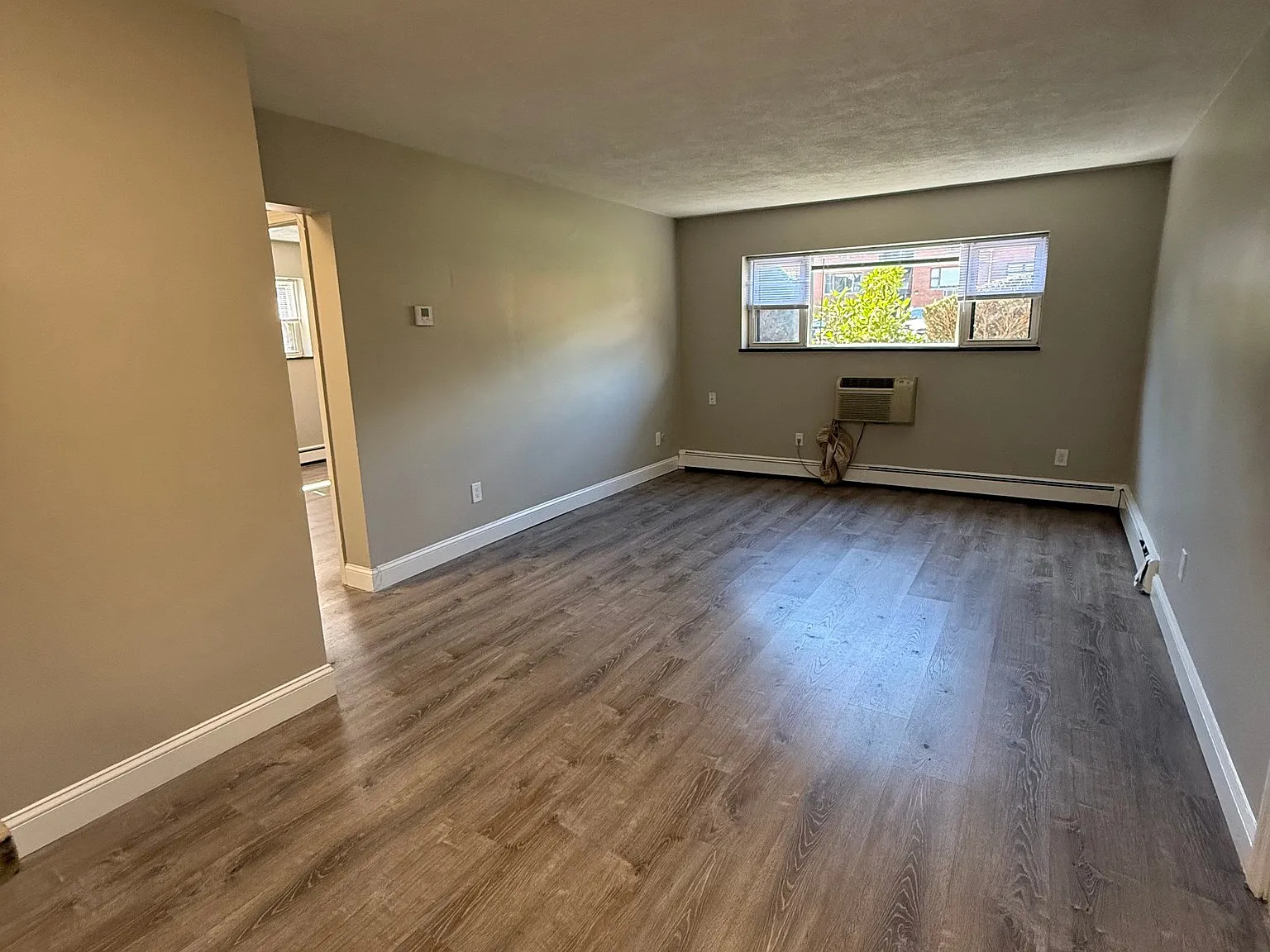 2 bed, 1.0 bath, 9999 sqft, $2,700 — Photo 2