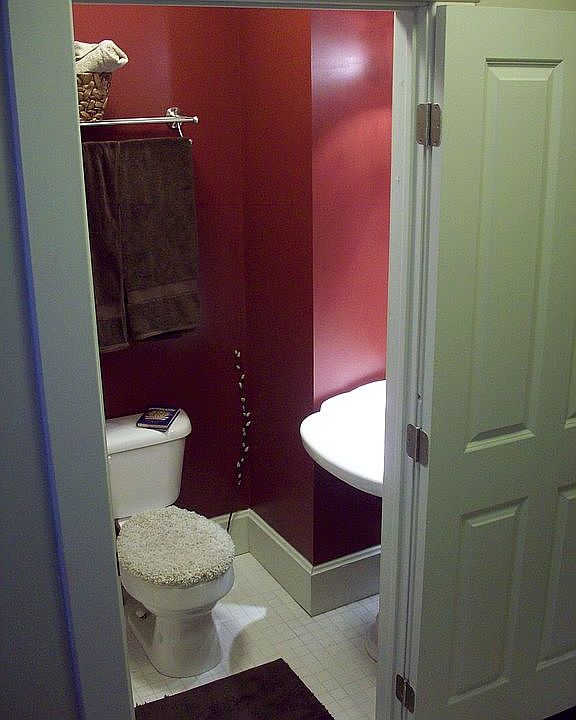 1st floor full bath with shower