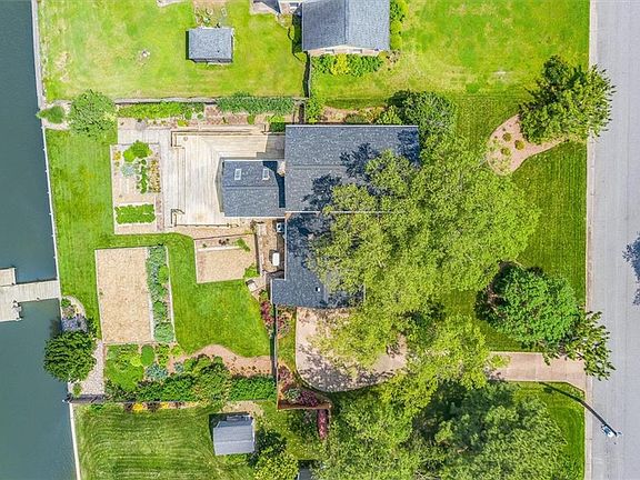 5th image of 21 Riverview Dr
