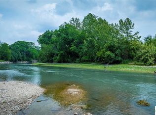 50 Hampton Dr S #B, Seguin, TX 78155