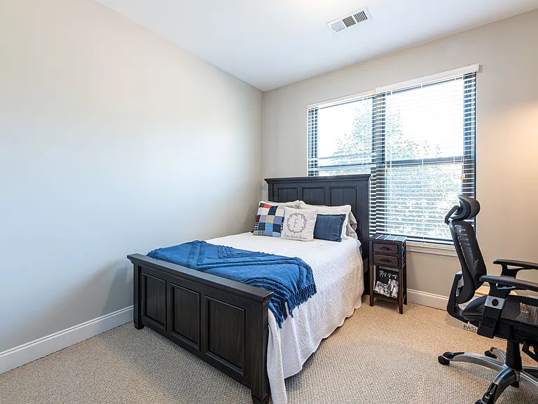 445 W Blount Ave #225 — Photo 18