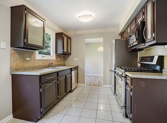 4th image of 42 Monterey Dr