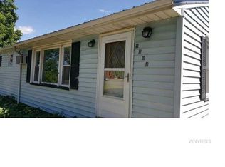 9792 Chestnut Ridge Rd, Middleport, NY 14105