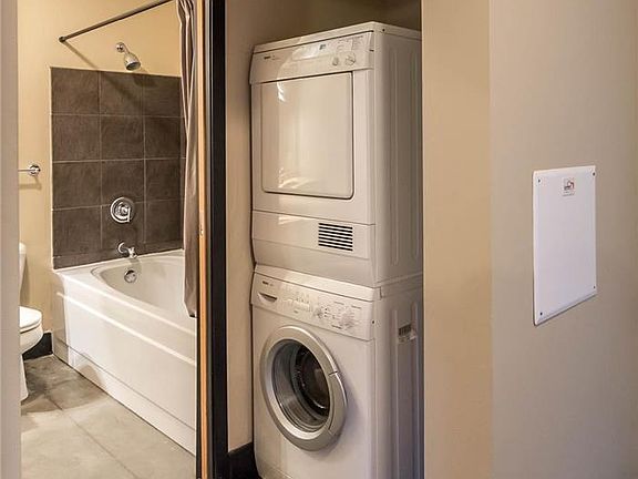5th image of 1123 Washington Ave #701
