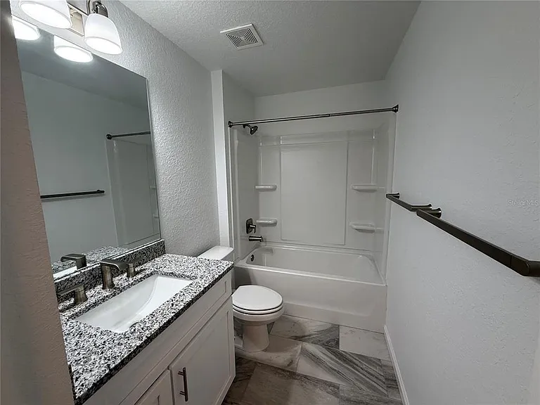 919 Spruce St — Photo 15