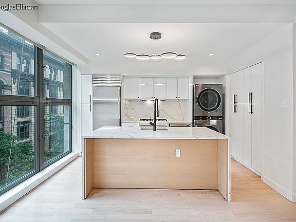 3rd image of 136 W 17th St #5