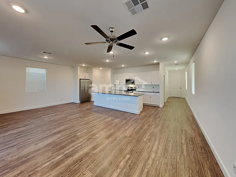 3352 Blodwen St — Photo 7