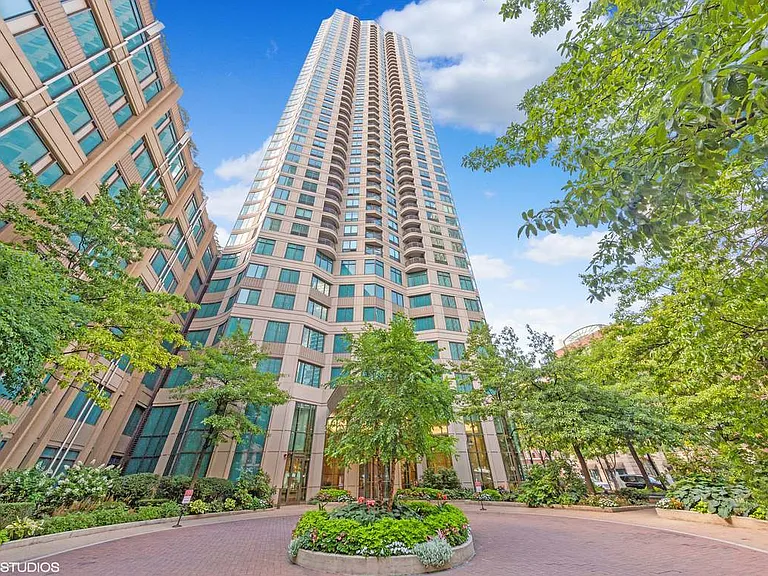 400 N Lasalle St #2304 — Photo 1