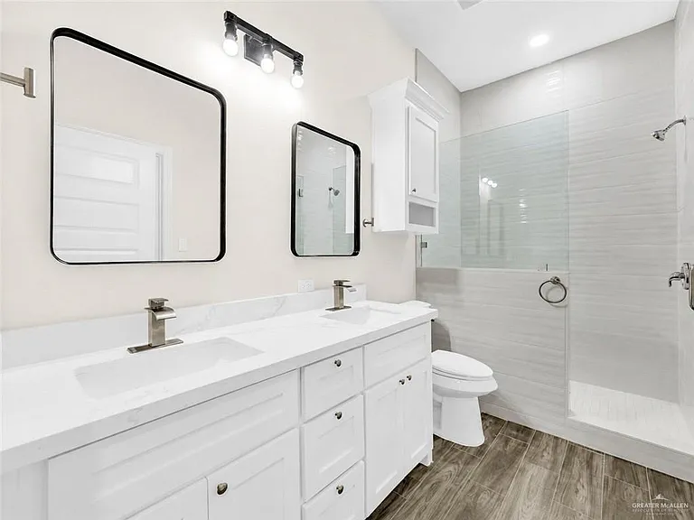 622 W 25th St — Photo 2