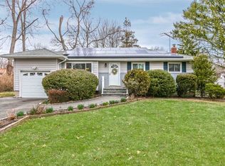 3 South Ln, Huntington, NY 11743