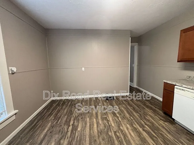 67 S McGee St — Photo 11