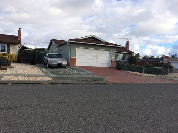 3rd image of 402 Lucina St