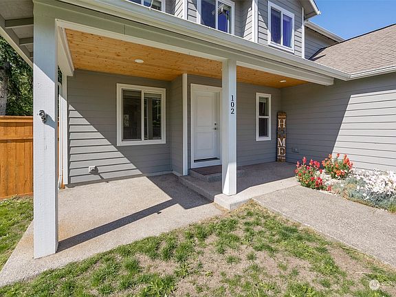 5th image of 102 Tarragon Avenue