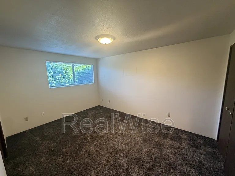 1229 NW Highland Ave #B — Photo 17