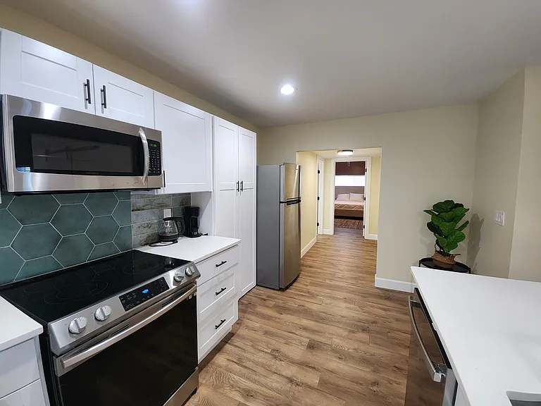 306 Hazeldine Ave SW #6 — Photo 8