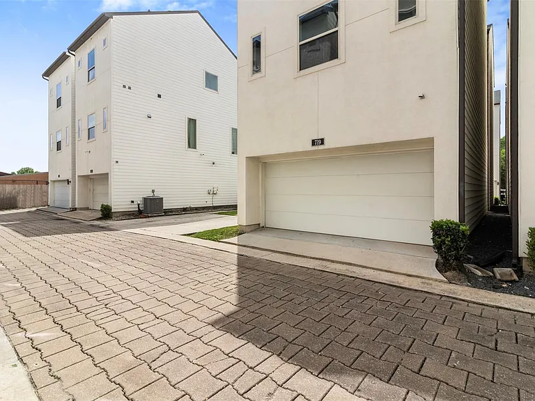 719 Schwartz St — Photo 17