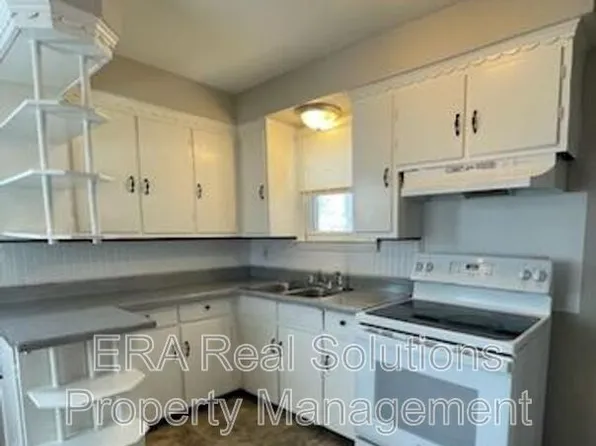 6210 Snow Rd, Parma, OH 44129