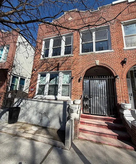 1044 Manor Ave #1 — Photo 2